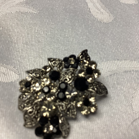 VINTAGE. BLACK beautiful black brooch MOMS STUFF 🖤🖤🖤🖤🖤 - Picture 2 of 10